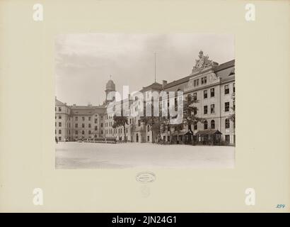 Wieczorek Josef (born 1852), barracks Kaiser-Alexander-Gardreadier-Regiment, Berlin (1904): Court view. Photo on cardboard, 47.3 x 64.6 cm (including scan edges) Stock Photo