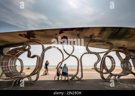 Littlehampton, July 21st 2022: The Long Bench on the beach Stock Photo