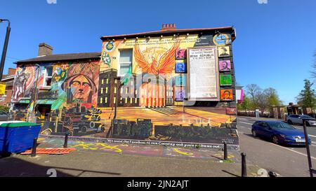 The famous Wall Murals of Belfast on the houses and Peace Wall - BELFAST, UK - APRIL 25, 2022 Stock Photo