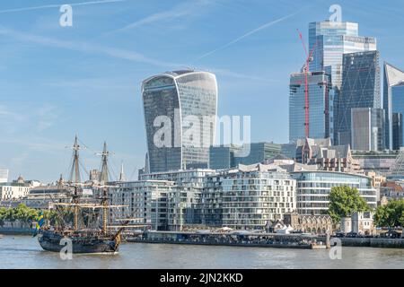 18th century (replica) sailing ship Gothenborg (Götheborg of Sweden) approaching Tower Bridge, overlooked by London skyscrapers. Stock Photo