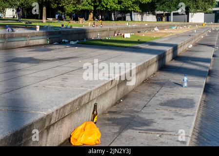 Rubbish left in Potters Fields Park outside City Hall, the former GLA office on the South Bank embankment near Tower Bridge. Popular during warm spell Stock Photo