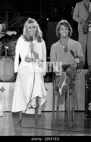 FILE PICS: Olivia Newton-John 1948-2022. **FILE PHOTO** Olivia Newton-John Has Passed Away. Olivia Newton-John and Andy Gibb March 19, 1980 Credit: Ralph Dominguez/MediaPunch Credit: MediaPunch Inc/Alamy Live News Stock Photo