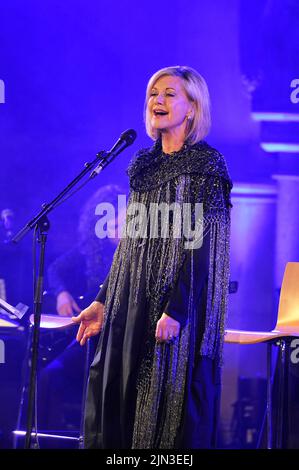 FILE PICS: Olivia Newton-John 1948-2022. LONDON, ENGLAND - JANUARY 26: Olivia Newton-John performing at Union Chapel on January 26, 2017 in London, England.CAP/MAR © MAR/Capital Pictures /MediaPunch ***NORTH AND SOUTH AMERICAS ONLY*** Credit: MediaPunch Inc/Alamy Live News Stock Photo