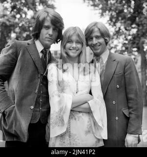File photo dated 08/07/70 of the musical group 'Toomorrow', from left: Ben Thomas, Olivia Newton-John and Vic Cooper pictured in London London. Dame Olivia Newton-John has died at the age of 73, her widower has confirmed. The British-born singer died 'peacefully' at her ranch in Southern California on Monday morning, surrounded by family and friends. Issue date: Tuesday August 9, 2022. Stock Photo