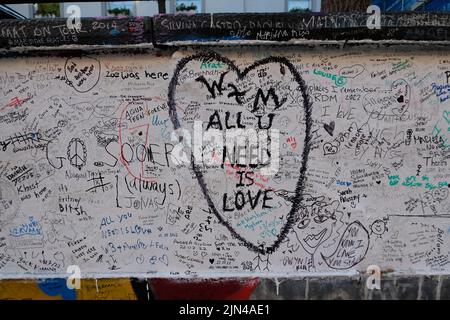 London, UK, 8th Aug, 2022. Messages written on the wall outside Abbey Road studios by fans.  Fifty three years ago to the day on the 8th August 1969, photographer Iain Macmillan took shots of the group walking across the zebra crossing that is close to the recording studio creating the iconic album cover image for 'Abbey Road'. Credit: Eleventh Hour Photography/Alamy Live News Stock Photo