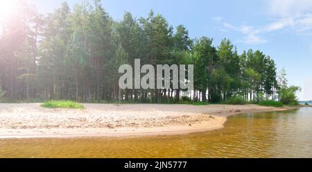 A small cozy sandy beach on the Gorodomlya island on Lake Seliger in summer sunny day. Ostashkov, Tver region, Russia Stock Photo