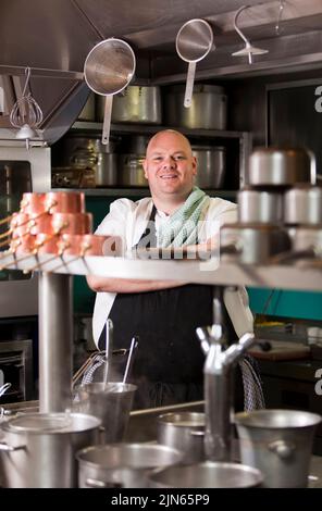 Tom Kerridge in the kitchen at the Hand & Flowers, his 2 Michelin Star pub Stock Photo