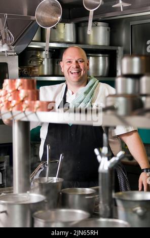 Tom Kerridge in the kitchen at the Hand & Flowers, his 2 Michelin Star pub Stock Photo