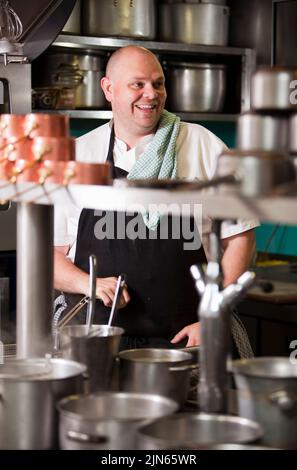 Tom Kerridge in the kitchen at the Hand & Flowers, his 2 Michelin Star pub Stock Photo