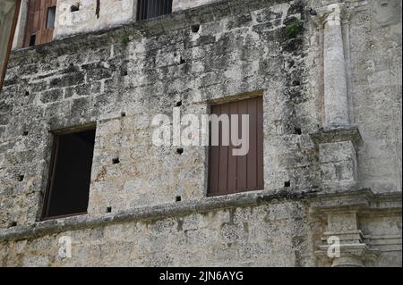 Scenic facade view of  La Basilica Menor de San Francisco de Asís on the homonym plaza in Old Havana, Cuba. Stock Photo