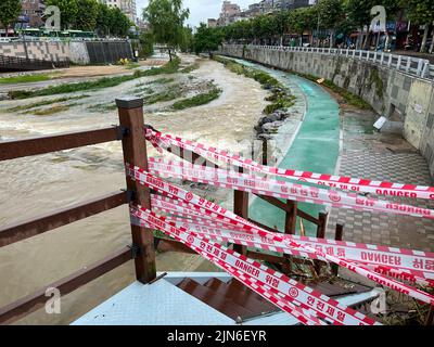 Seoul, South Korea. 9th Aug, 2022. Photo taken with a mobile phone shows a closed walking path along a river in Seoul, South Korea, Aug. 9, 2022. Eight people were killed and six others went missing as South Korea's metropolitan region was pounded by heavy rains, the Central Disaster and Safety Countermeasures Headquarters said Tuesday. Over 100 millimeters per hour of rains hit the capital Seoul, the western port city of Incheon and Gyeonggi province, which surrounds Seoul, on Monday night. Credit: Wang Yiliang/Xinhua/Alamy Live News Stock Photo