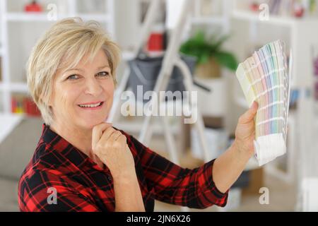 a businesswoman doing stock paperwork Stock Photo