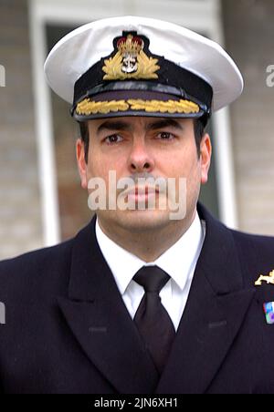 SUBMARINE HMS SUPERB COURT MARTIAL, PORTSMOUTH. COMMANDER STEVEN DRYSDALE  LEAVES THE COURT MARTIAL. PIC MIKE WALKER 2010 Stock Photo