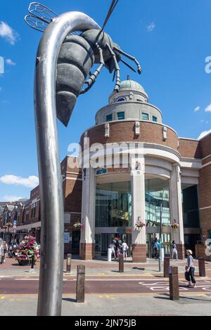 Wasp sculpture at entrance to atria Watford Shopping Centre, Watford High Street, Watford, Hertfordshire, England, United Kingdom Stock Photo