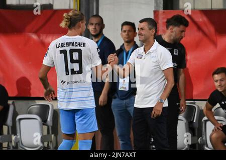 Munich, Germany. 30th Jan, 2023. Soccer: 3rd league, TSV 1860 Munich - Dynamo  Dresden, Matchday 20, Stadion an der Grünwalder Straße. Fynn-Luca  Lakenmacher (l) of Munich and Tim Knipping of Dresden fight