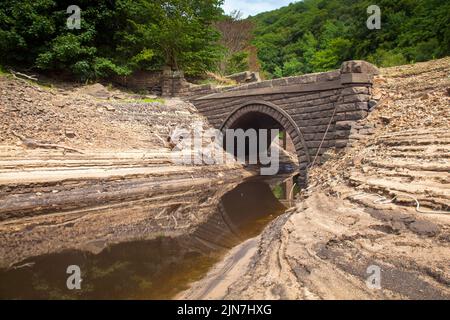 Dry drought conditions at ladybower reservoir Stock Photo