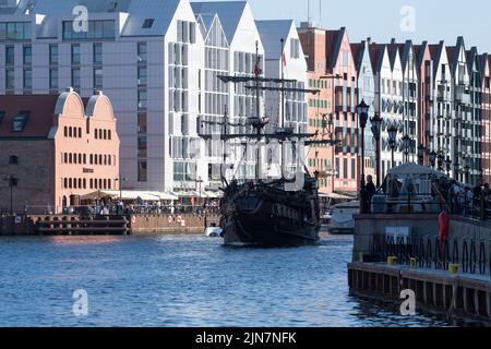 Gdansk, Poland. 9th August 2022. Crowds of tourists on in Main City in historic centre of Gdansk © Wojciech Strozyk / Alamy Live News Stock Photo