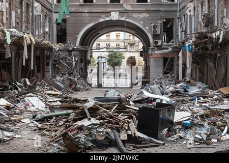 The wreckage of the building and damaged household items in the courtyard. Destroyed building in historical downtown in Kharkiv, Ukraine. 1st Aug, 2022. (Photo by Mykhaylo Palinchak/SOPA Images/Sipa USA) Credit: Sipa USA/Alamy Live News Stock Photo
