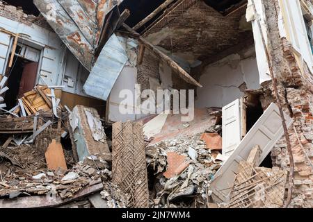 Kharkiv, Ukraine. 01st Aug, 2022. A ruined apartment, and fragments of building structures are scattered everywhere. Destroyed building in historical downtown in Kharkiv, Ukraine - 1 Aug 2022 (Photo by Mykhaylo Palinchak/SOPA Images/Sipa USA) Credit: Sipa USA/Alamy Live News Stock Photo