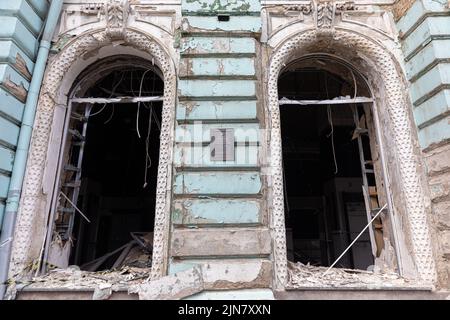 Kharkiv, Ukraine. 1st Aug, 2022. Damaged architectural monument of the city of Kharkiv. A commemorative plaque about the architectural value of the building is seen on the wall as well as broken windows due to Russian shelling in Kharkiv. (Credit Image: © Mykhaylo Palinchak/SOPA Images via ZUMA Press Wire) Stock Photo