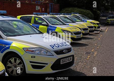 Cheshire Constabulary, cars at Warrington Police Station, 101 Arpley St, Warrington, Cheshire, England, UK,  WA1 1LQ Stock Photo