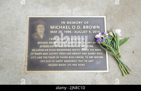 Ferguson, United States. 09th Aug, 2022. Flowers have been placed on a plaque of Michael Brown at the place where he was shot dead eight years ago, in Ferguson, Missouri on Tuesday August 9, 2022. On August 9, 2014, Michael Brown Jr. was fatally shot by Ferguson Police Officer Darren Wilson after a altercation ensued. Johnson was with Brown at the time of the shooting.This event ignited unrest in Ferguson. Photo by Bill Greenblatt/UPI Credit: UPI/Alamy Live News Stock Photo