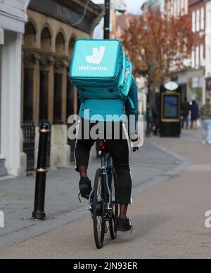File photo dated 5/11/2020 of a Deliveroo rider on Worcester High Street. Deliveroo has posted widened pre-tax losses after seeing cash-strapped consumers cut back on takeaways as it revealed Next boss Lord Simon Wolfson had quit its board. The food delivery giant posted a pre-tax loss of £147.3 million for the first half of 2022, against losses of £95.4 million a year earlier, just weeks after slashing its annual outlook on the back of slumping sales growth. Issue date: Wednesday August 10, 2022. Stock Photo