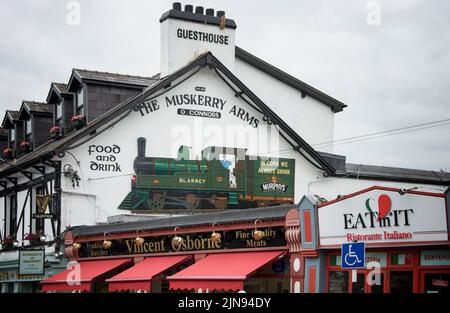 BLARNEY, IRELAND. JUNE 13, 2022. Small restaurants on the town square, county Cork Stock Photo