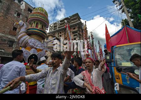 People participate in Ashura traditions in the Bihari Camp in Dhaka, Bangladesh on Aug. 9, 2022.  In the capital Dhaka today, Shia community and Sunnis from Bihari camp observed Ashura with solemn fanfare, which was limited in last 2 years due to lock-down. (Photo by Md Saiful Amin/Pacific Press/Sipa USA) Stock Photo