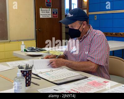 Milwaukee, Wisconsin, USA. 9th Aug, 2022. Election official Steve OÃConnell reviews the poll book. (Credit Image: © Sue Dorfman/ZUMA Press Wire) Stock Photo