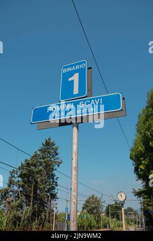 Platform one sign at Pompeii Scavi Railway circumvesuviana commuter  station. Binario 1 Pompei Scavia Villa de Misteri. Stock Photo