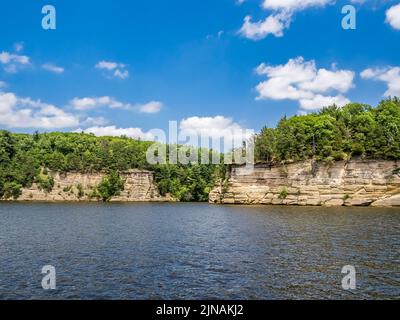 Rocky shoreline of the Wisconsin River in the Wisconsin Dells of the ...