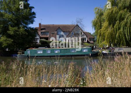 The Moorhen Restaurant Narrowboat River Stort Burnt Mill Harlow Essex Stock Photo