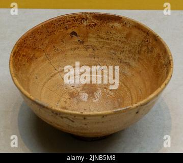 Tea bowl known as 'Sano-ido', Oido type, Korea, Joseon dynasty, 1500s AD, ceramic Stock Photo