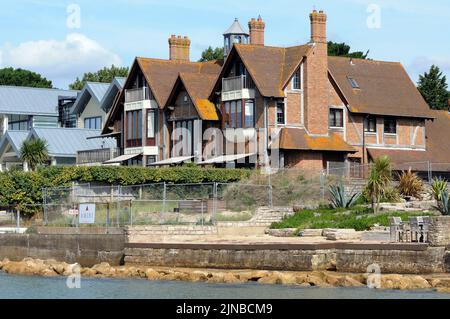 TOTENHAM MANAGER HARRY REDKNAPP'S £11 MILLION HOUSE AT SANDBANKS ...