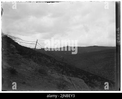 Tell el-Ful battlefield etc. Trenches, east of Olivet Stock Photo