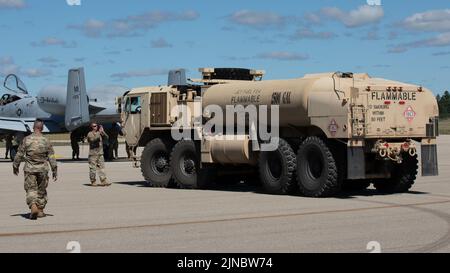 U.S. Army Soldiers assigned to the Joint Maneuver Training Center, Michigan Army National Guard, move the M977 Heavy Expanded Mobility Tactical Truck to begin fueling for an Agile Combat Employment event as part of Northern Strike 22-2 at Camp Grayling Army Airfield, Grayling, Mich., Aug. 9, 2022. Northern Strike is designed to challenge approximately 7,400 service members with multiple forms of training that advance interoperability across multicomponent, multinational and interagency partners. Stock Photo