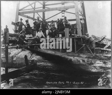 Texas oil wells; American Ref'g. No. 1 - Block 87 Stock Photo