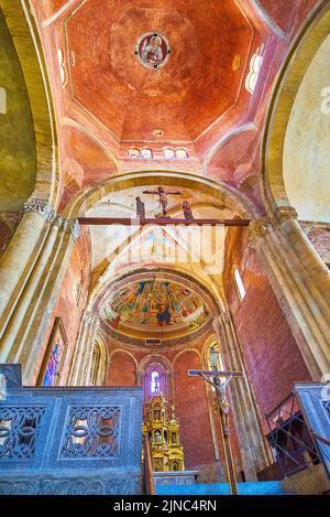 PAVIA, ITALY - APRIL 9, 2022: The apse and the Altar of San Michele Maggiore Basilica, on April 9 in Pavia, Italy Stock Photo