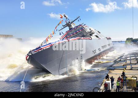 The 13th littoral combat ship, the future USS Wichita (LCS 13) launches sideways (29725271776) Stock Photo