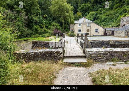 Footbridge over Pont Pill, a tidal creek on the River Fowey, Cornwall. It is part of a footpath from Bodinnick to Penleath Point, known as Hall Walk. Stock Photo