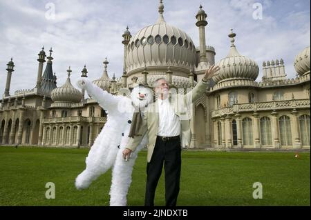 Raymond Briggs with the snowman  at Royal Pavilion Brighton