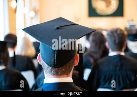 phd graduation hat germany