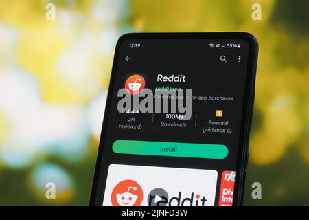 Galati, Romania - July 11, 2022: Reddit application available on Google Play Store for Android Stock Photo