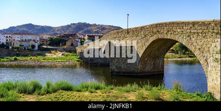 Medieval stone bridge over the River Tormes as it passes through the old village of Barco de Avila, Spain. Stock Photo