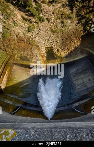 Susqueda Reservoir, in the Guilleries region, during the summer drought of 2022 (La Selva, Girona, Catalonia, Spain)  ESP: Embalse de Susqueda Stock Photo