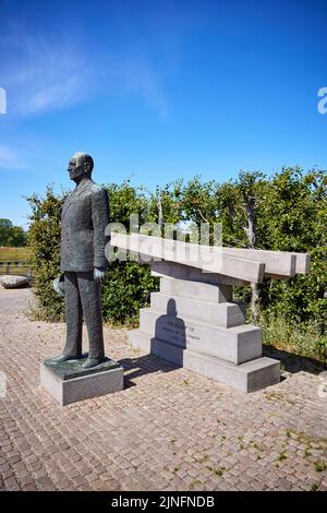 Statue of Danish King Frederik IX by Knud Nellemose (1981); Nordre Toldbod, Copenhagen, Denmark Stock Photo