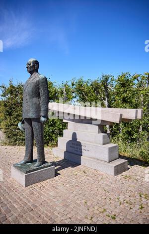 Statue of Danish King Frederik IX by Knud Nellemose (1981); Nordre Toldbod, Copenhagen, Denmark Stock Photo