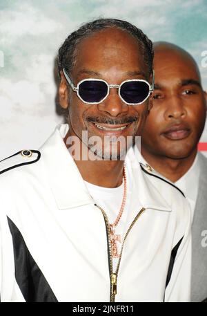 Los Angeles, Ca. 10th Aug, 2022. Snoop Dogg attends the World Premiere of Netflix's 'Day Shift' at Regal LA Live on August 10, 2022 in Los Angeles, California. Credit: Jeffrey Mayer/Jtm Photos/Media Punch/Alamy Live News Stock Photo