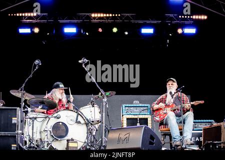 Seasick Steve and Dan Magnusson performing at Carfest North in Cheshire on 23rd July 2022. Stock Photo